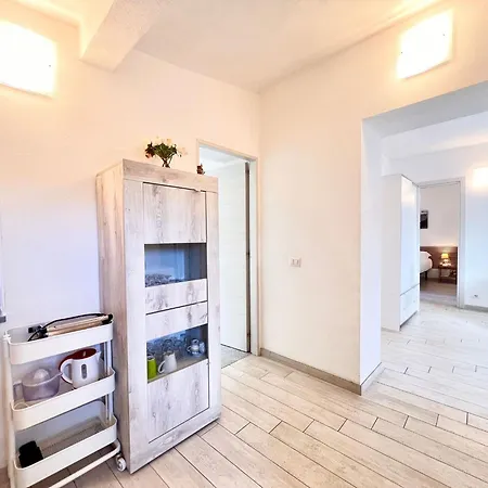 Im Zweiten Stock Mit Parkplatz Und Garten By Interhome