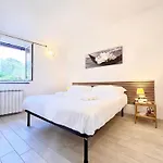 Im Zweiten Stock Mit Parkplatz Und Garten By Interhome アパート