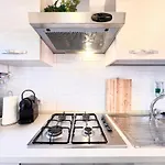 Im Zweiten Stock Mit Parkplatz Und Garten By Interhome アパート